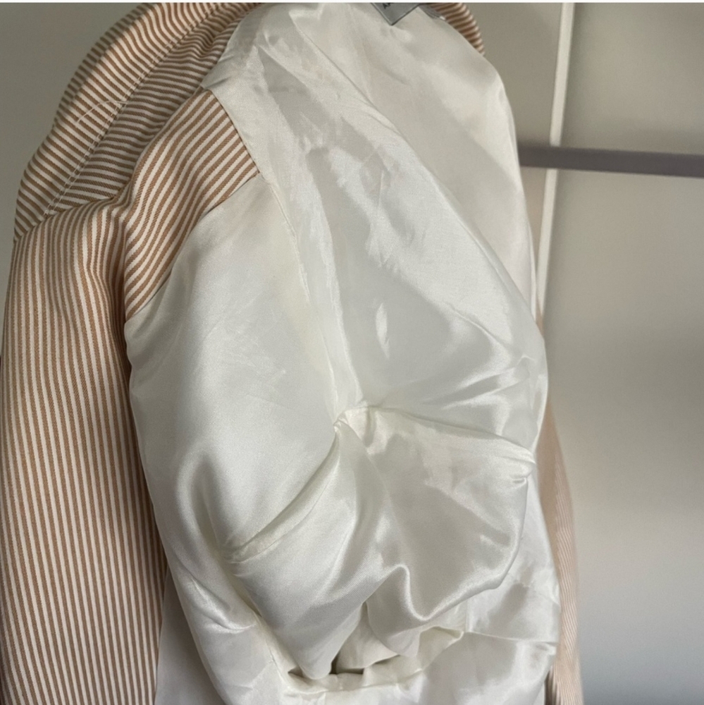 Tahari ASL Light Beige Pinstripe Pantsuit - Picture 10 of 10